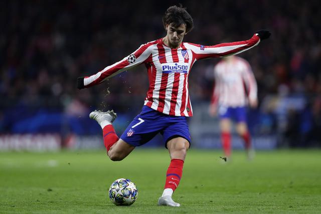 並在場外進 並在場外進